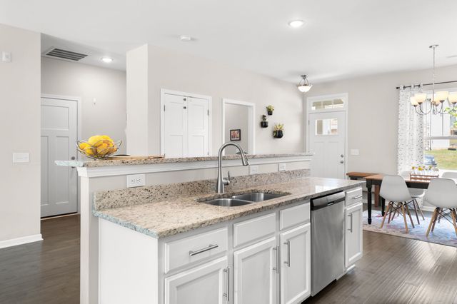 707 Monarchos Bnd, Burns, TN 37029
