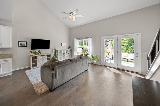 707 Monarchos Bnd, Burns, TN 37029