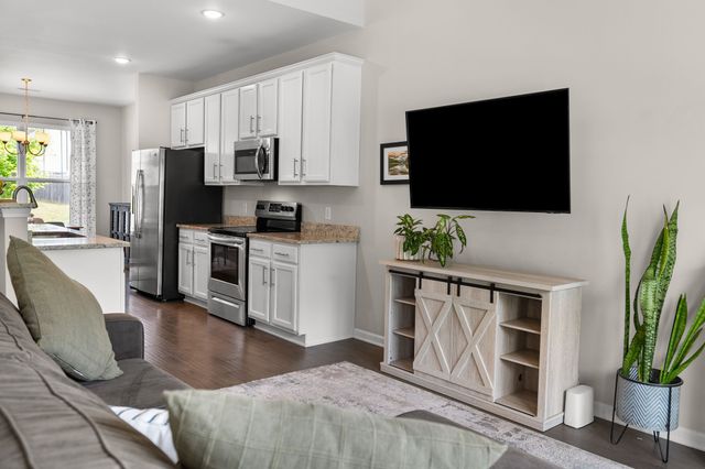 707 Monarchos Bnd, Burns, TN 37029
