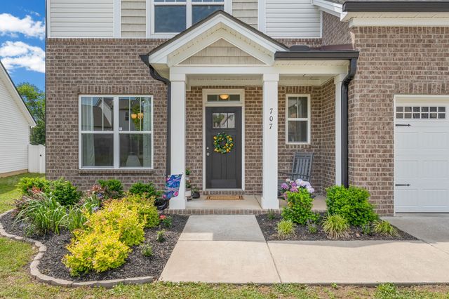 707 Monarchos Bnd, Burns, TN 37029