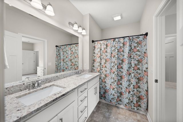 707 Monarchos Bnd, Burns, TN 37029