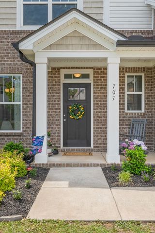 707 Monarchos Bnd, Burns, TN 37029