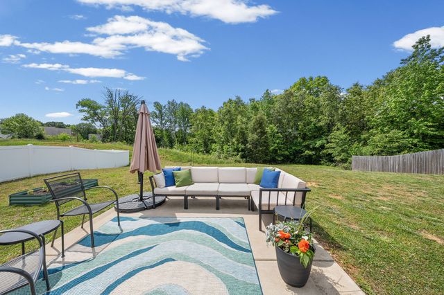 707 Monarchos Bnd, Burns, TN 37029