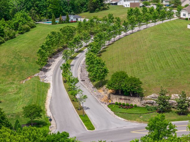 707 Monarchos Bnd, Burns, TN 37029