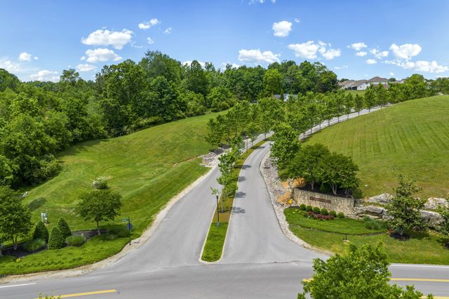 707 Monarchos Bnd, Burns, TN 37029
