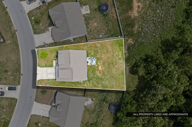 707 Monarchos Bnd, Burns, TN 37029