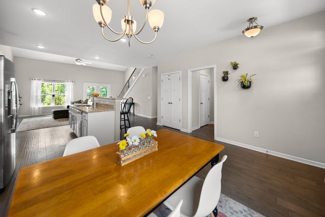 707 Monarchos Bnd, Burns, TN 37029