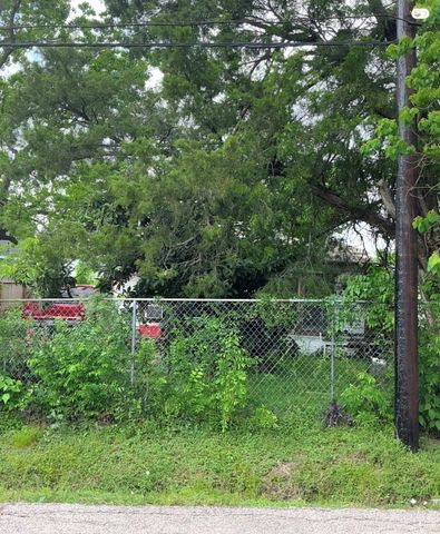 907 E 37th Street E, Houston, TX 77022