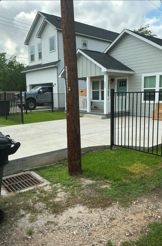 907 E 37th Street E, Houston, TX 77022
