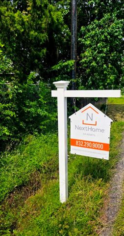 907 E 37th Street E, Houston, TX 77022