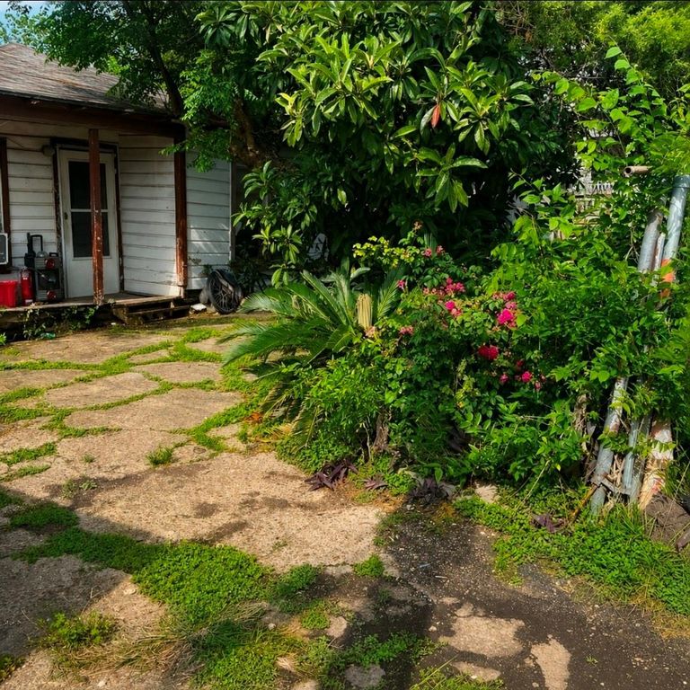 907 E 37th Street E, Houston, TX 77022