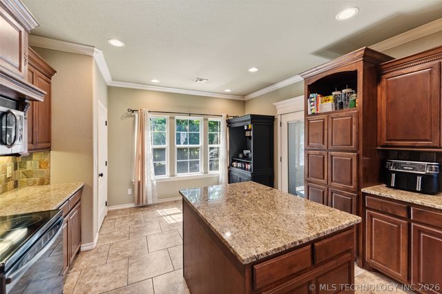 18912 Spring Creek Lane, Claremore, OK 74017