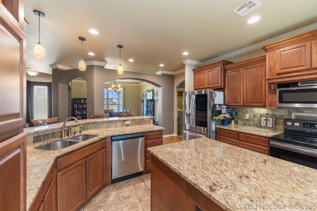 18912 Spring Creek Lane, Claremore, OK 74017