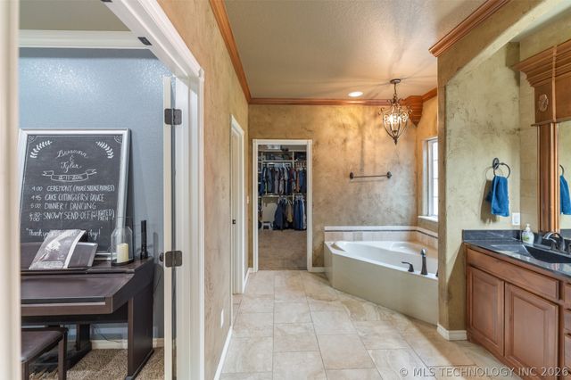 18912 Spring Creek Lane, Claremore, OK 74017