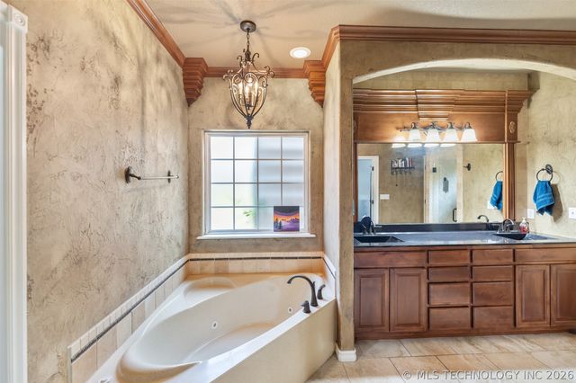 18912 Spring Creek Lane, Claremore, OK 74017