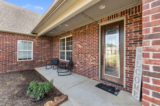 18912 Spring Creek Lane, Claremore, OK 74017