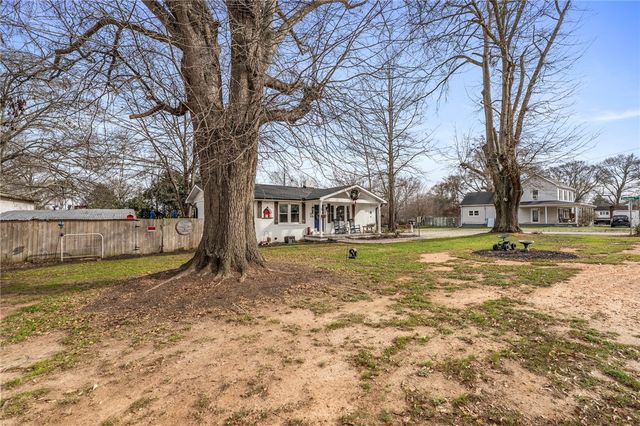 1099 S Academy Street Extension, Williamston, SC 29697