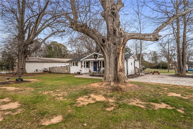 1099 S Academy Street Extension, Williamston, SC 29697