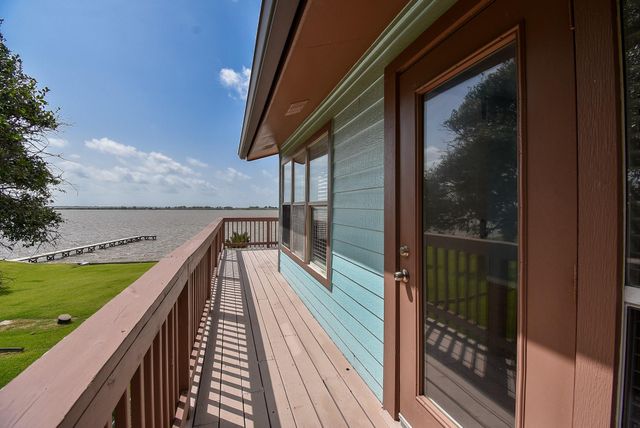 2116 W Bayshore Drive, Palacios, TX 77465