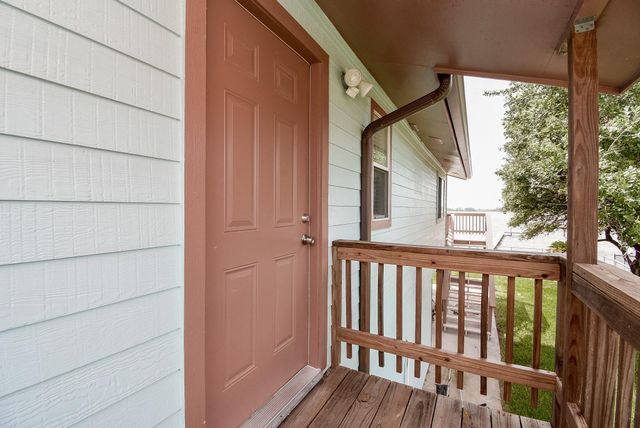 2116 W Bayshore Drive, Palacios, TX 77465