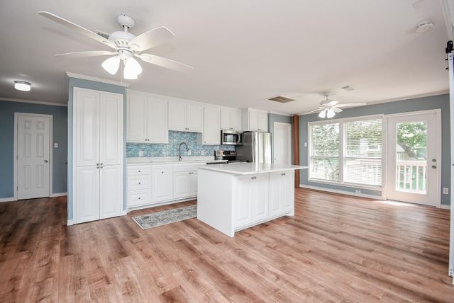 2116 W Bayshore Drive, Palacios, TX 77465