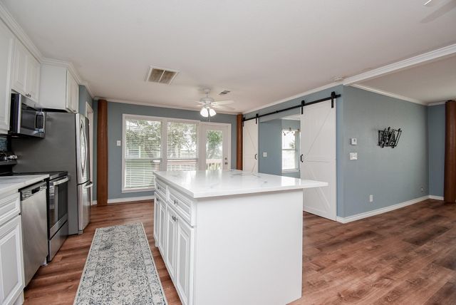 2116 W Bayshore Drive, Palacios, TX 77465