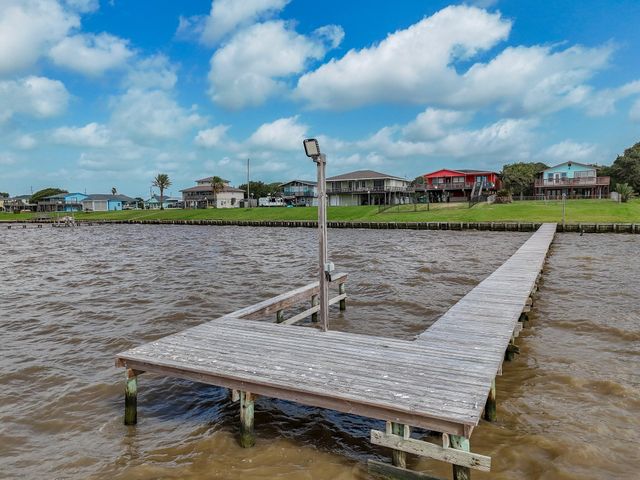 2116 W Bayshore Drive, Palacios, TX 77465