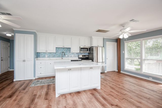 2116 W Bayshore Drive, Palacios, TX 77465