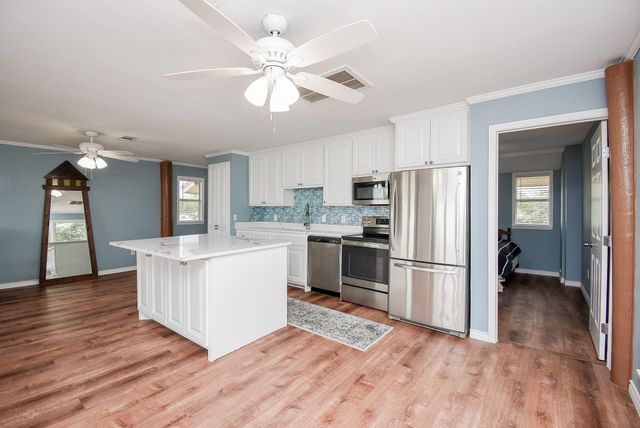 2116 W Bayshore Drive, Palacios, TX 77465