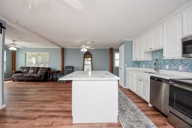 2116 W Bayshore Drive, Palacios, TX 77465