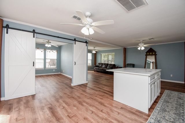 2116 W Bayshore Drive, Palacios, TX 77465