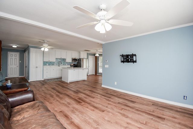 2116 W Bayshore Drive, Palacios, TX 77465