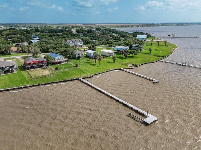 2116 W Bayshore Drive, Palacios, TX 77465