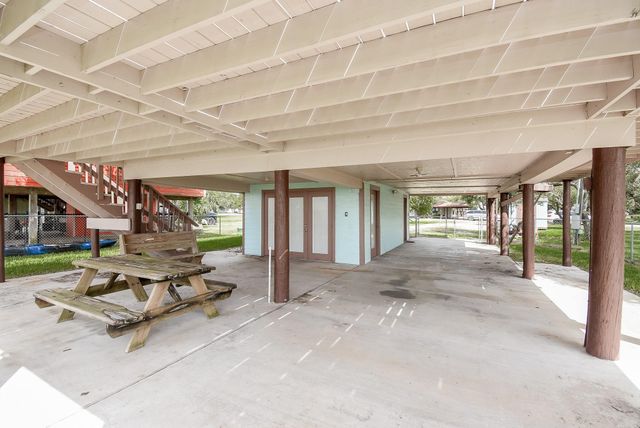 2116 W Bayshore Drive, Palacios, TX 77465