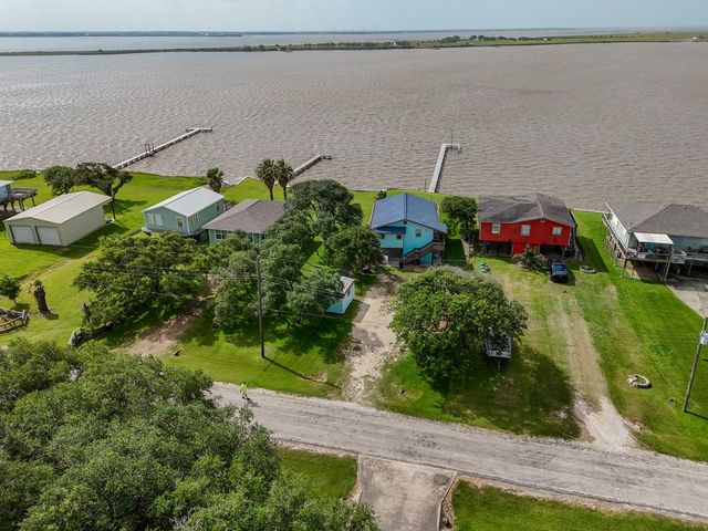 2116 W Bayshore Drive, Palacios, TX 77465