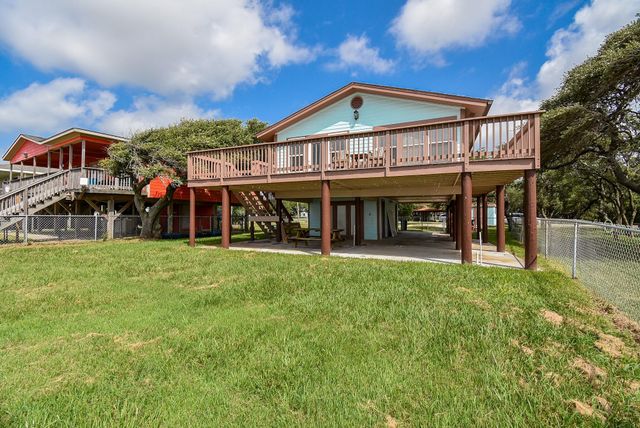 2116 W Bayshore Drive, Palacios, TX 77465