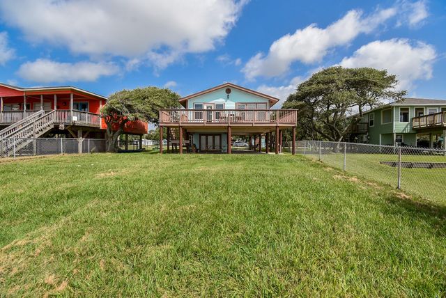 2116 W Bayshore Drive, Palacios, TX 77465