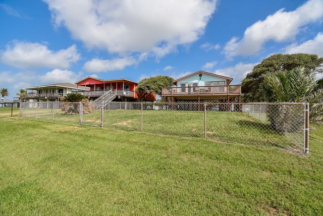2116 W Bayshore Drive, Palacios, TX 77465