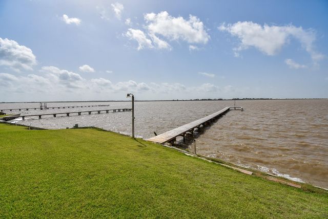 2116 W Bayshore Drive, Palacios, TX 77465