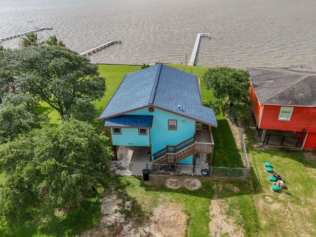 2116 W Bayshore Drive, Palacios, TX 77465