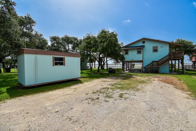 2116 W Bayshore Drive, Palacios, TX 77465
