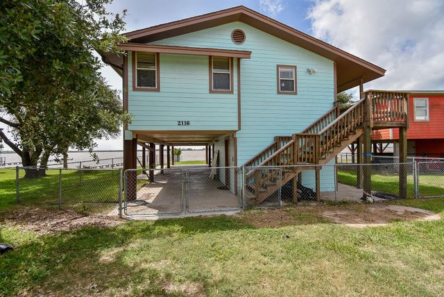 2116 W Bayshore Drive, Palacios, TX 77465