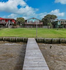 2116 W Bayshore Drive, Palacios, TX 77465