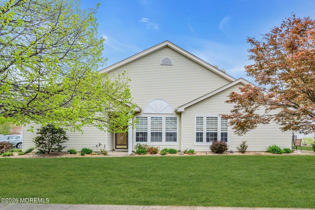 64 Symphony Avenue, Bayville, NJ 08721