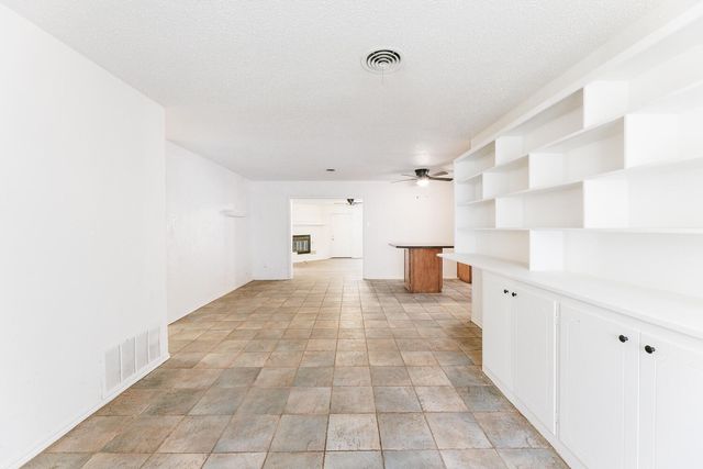 5517 16th Place, Lubbock, TX 79416