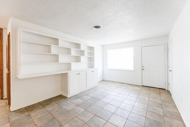 5517 16th Place, Lubbock, TX 79416