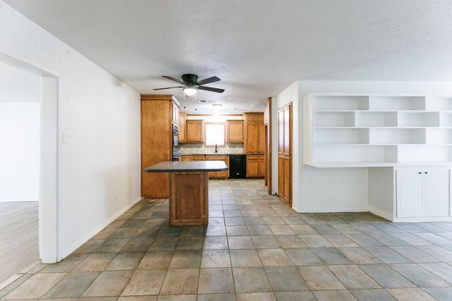 5517 16th Place, Lubbock, TX 79416