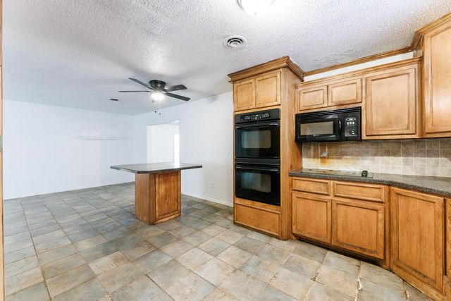 5517 16th Place, Lubbock, TX 79416