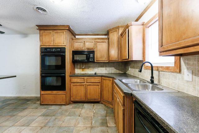 5517 16th Place, Lubbock, TX 79416