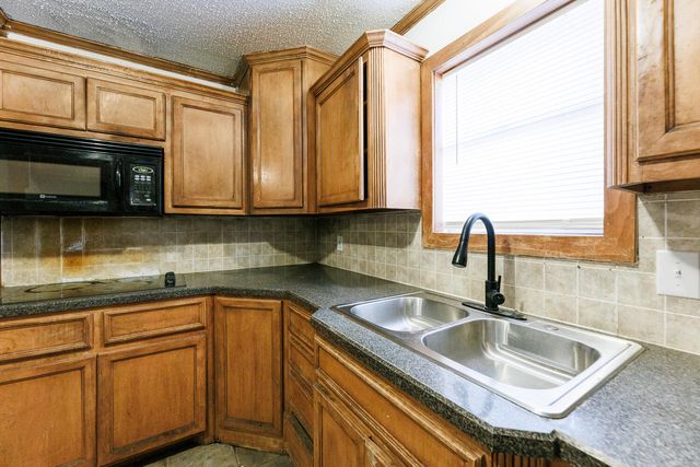 5517 16th Place, Lubbock, TX 79416